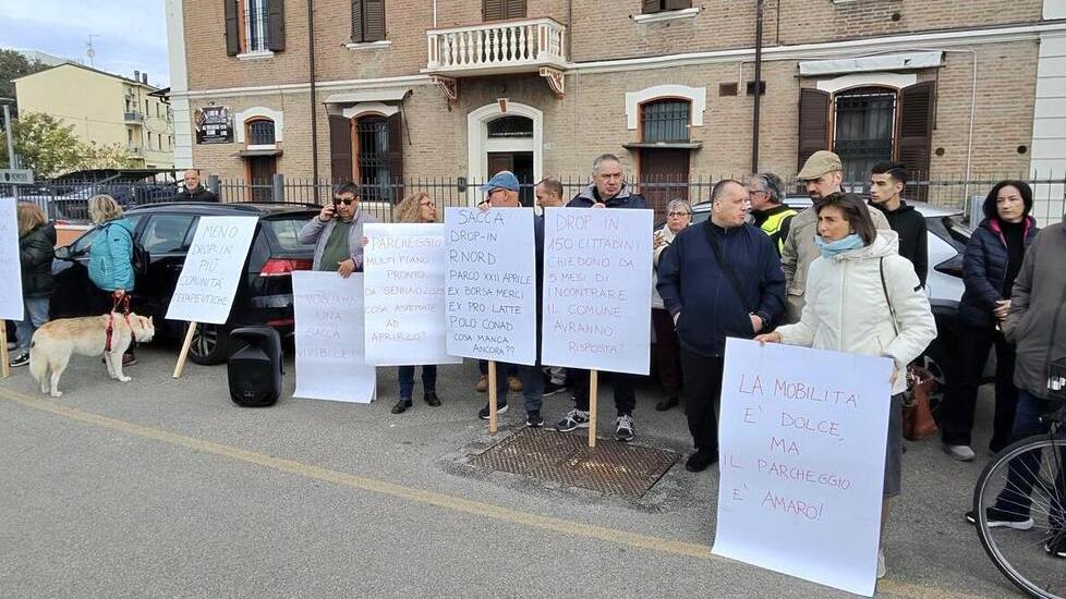 Porta Nord, esplode la rabbia: «Parcheggi in stazione gratis o mobilità ko»