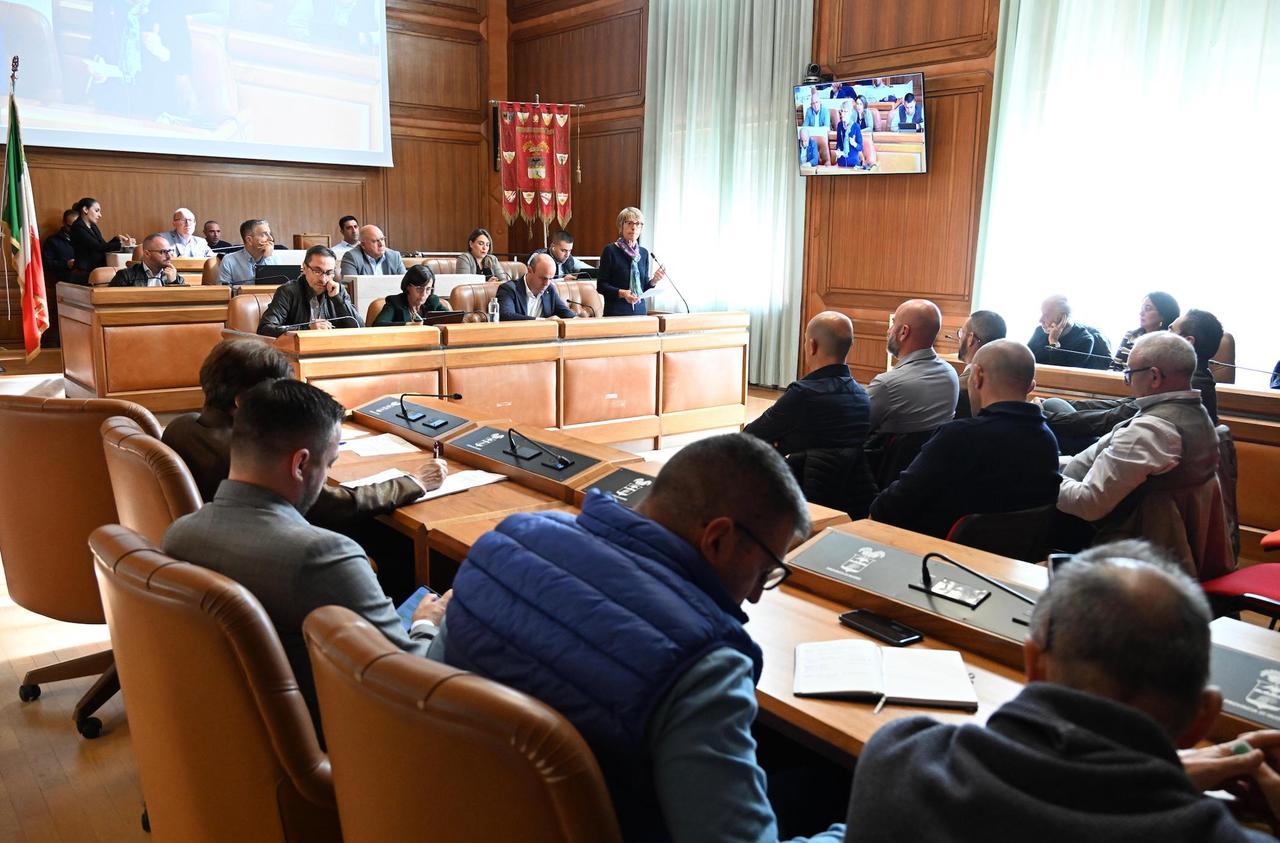 Trasporti, la carica dei sindaci: «Più corse e fermate per gli studenti»