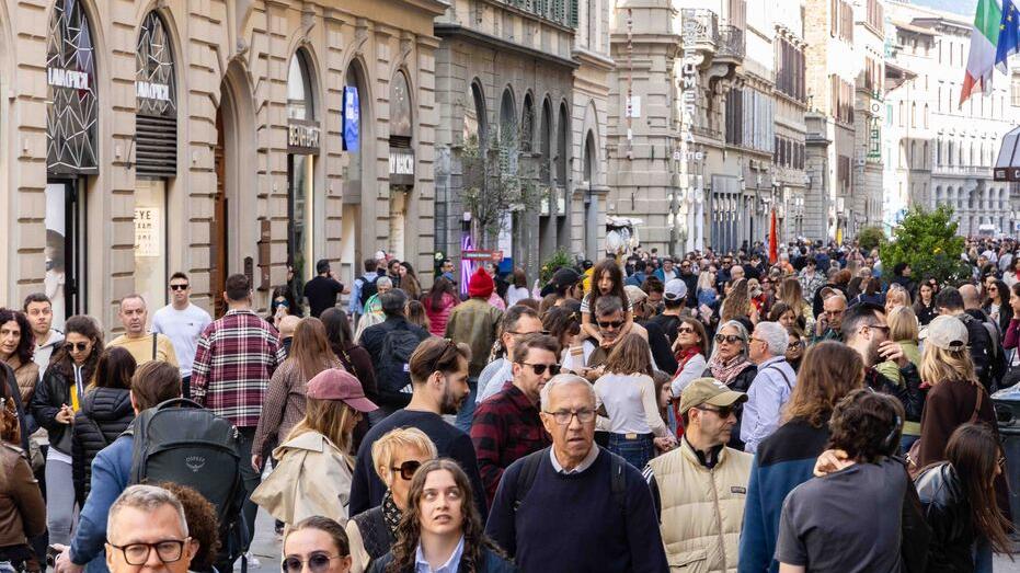 Corre, urta il vetro e si rompe il naso: il negozio adesso deve risarcirla