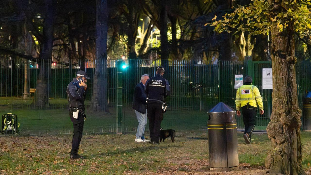 Ferrara, cagnolino sbranato nell’area di sgambamento: aggredita anche la padrona