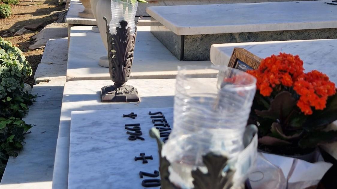 Sassari, razzia di rame e di fiori in cimitero: sulle tombe ormai solo vasi di plastica