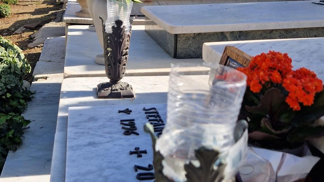 Sassari, razzia di rame e di fiori in cimitero: sulle tombe ormai solo vasi di plastica