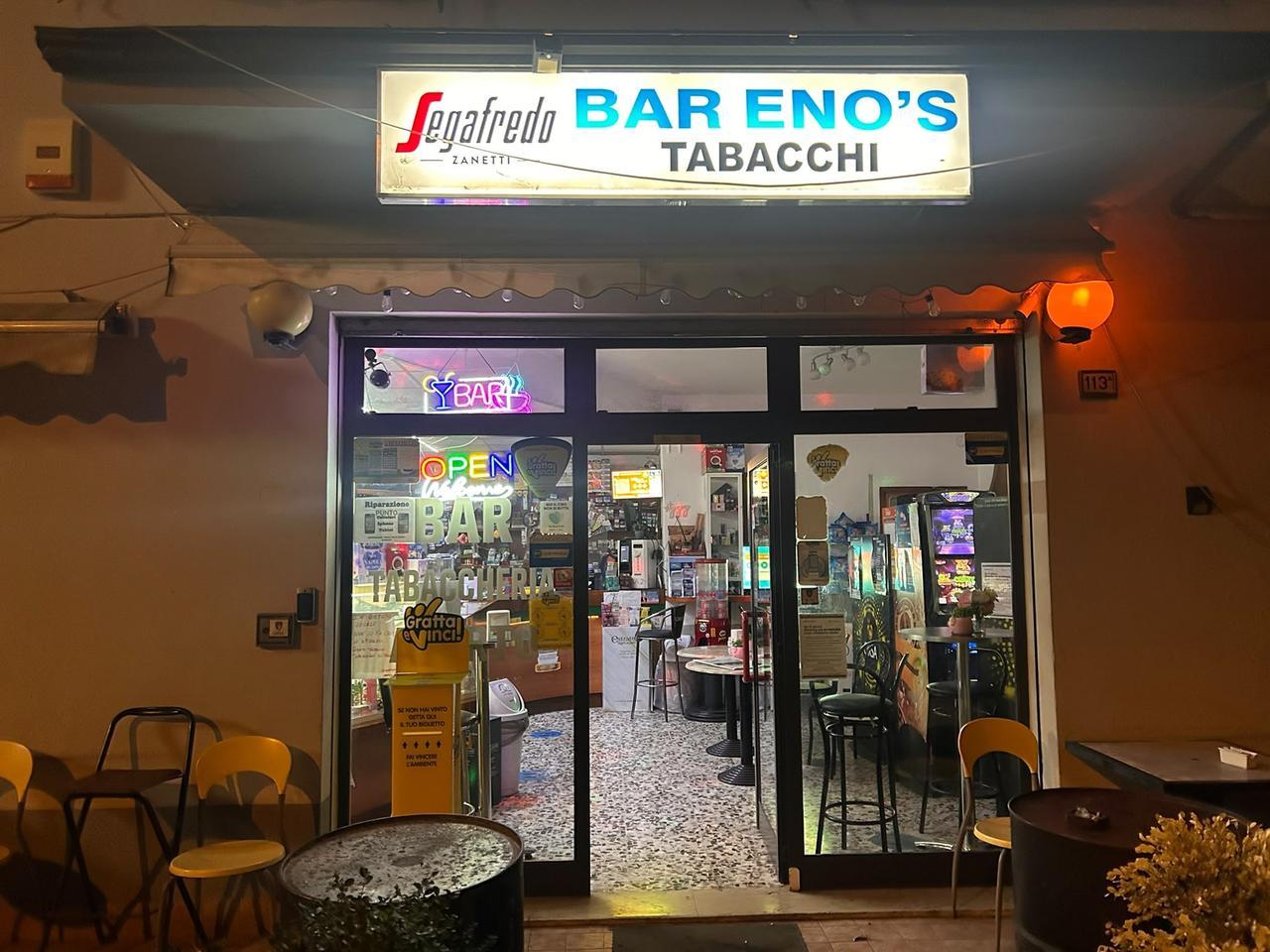 Armati di coltello rapinano l’incasso del bar, sigarette e Gratta e Vinci