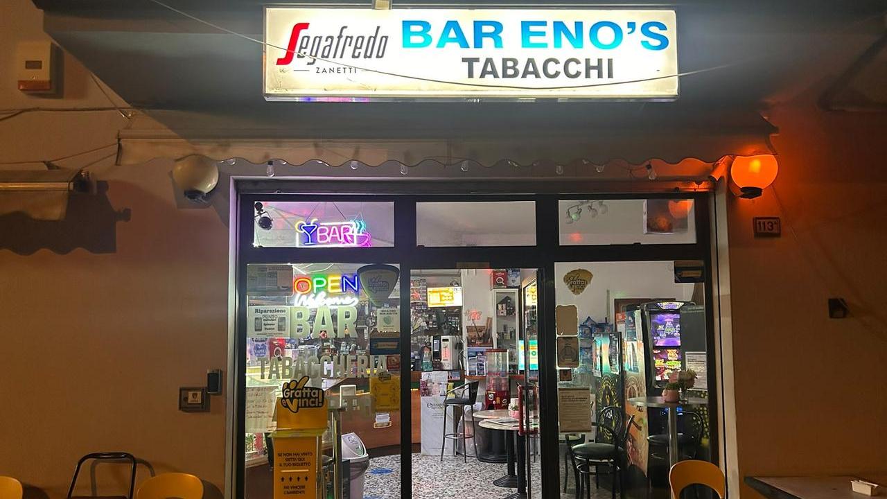 Armati di coltello rapinano l’incasso del bar, sigarette e Gratta e Vinci