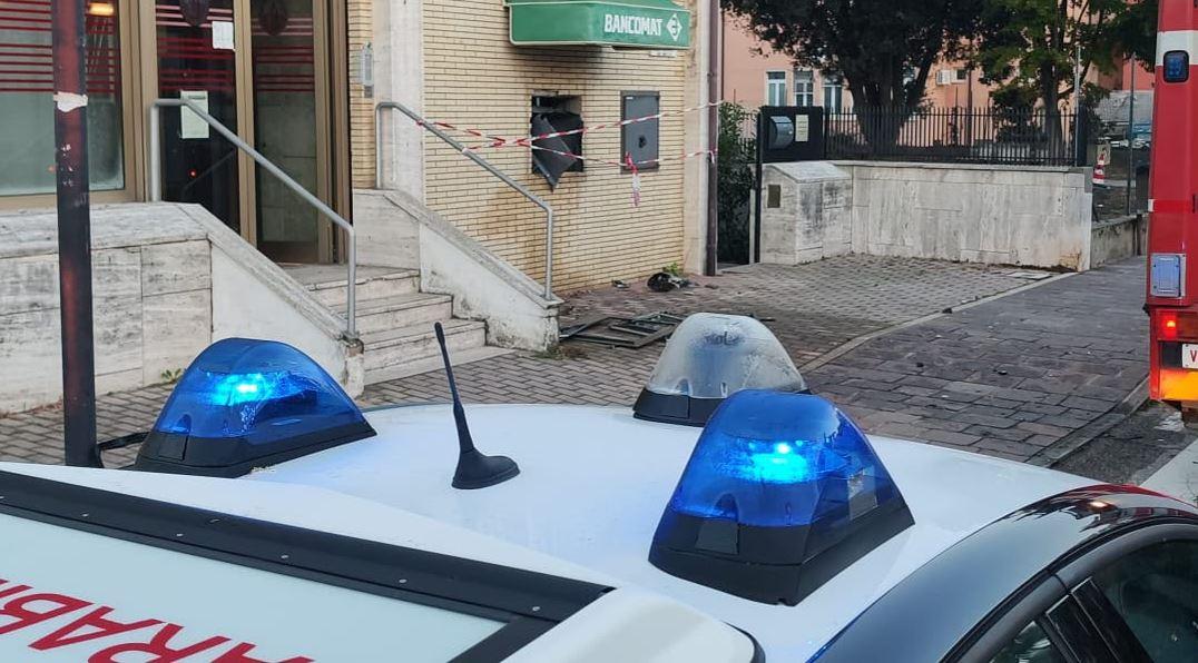 Assalto al bancomat, esplosione nella notte a Mesola: indagini in corso