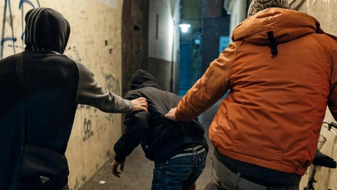 Sassari, giovani e violenza fuori controllo: «Il rischio è una strage a scuola» – L’allarme degli esperti