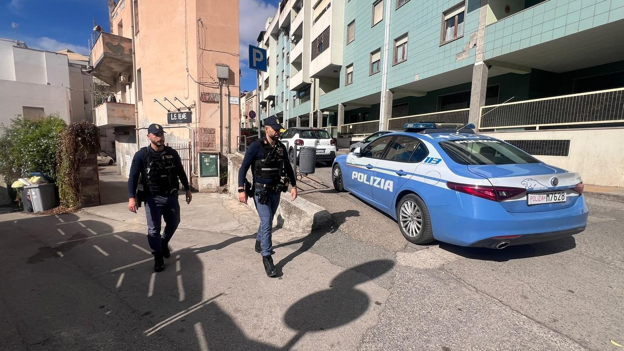 Sassari, parla l’accoltellatore del 17enne: «Mi hanno circondato in dieci ed erano armati, mi sono difeso»