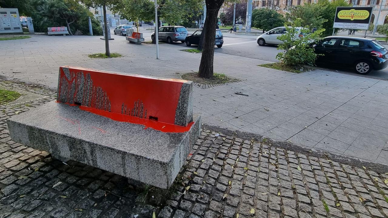 Sassari, vandali scatenati tra la stazione e corso Vico