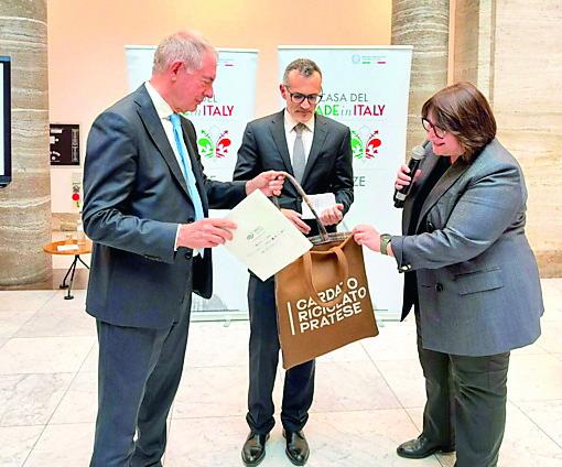 
	L'assessora Benedetta Squittieri insieme al ministro Adolfo Urso

