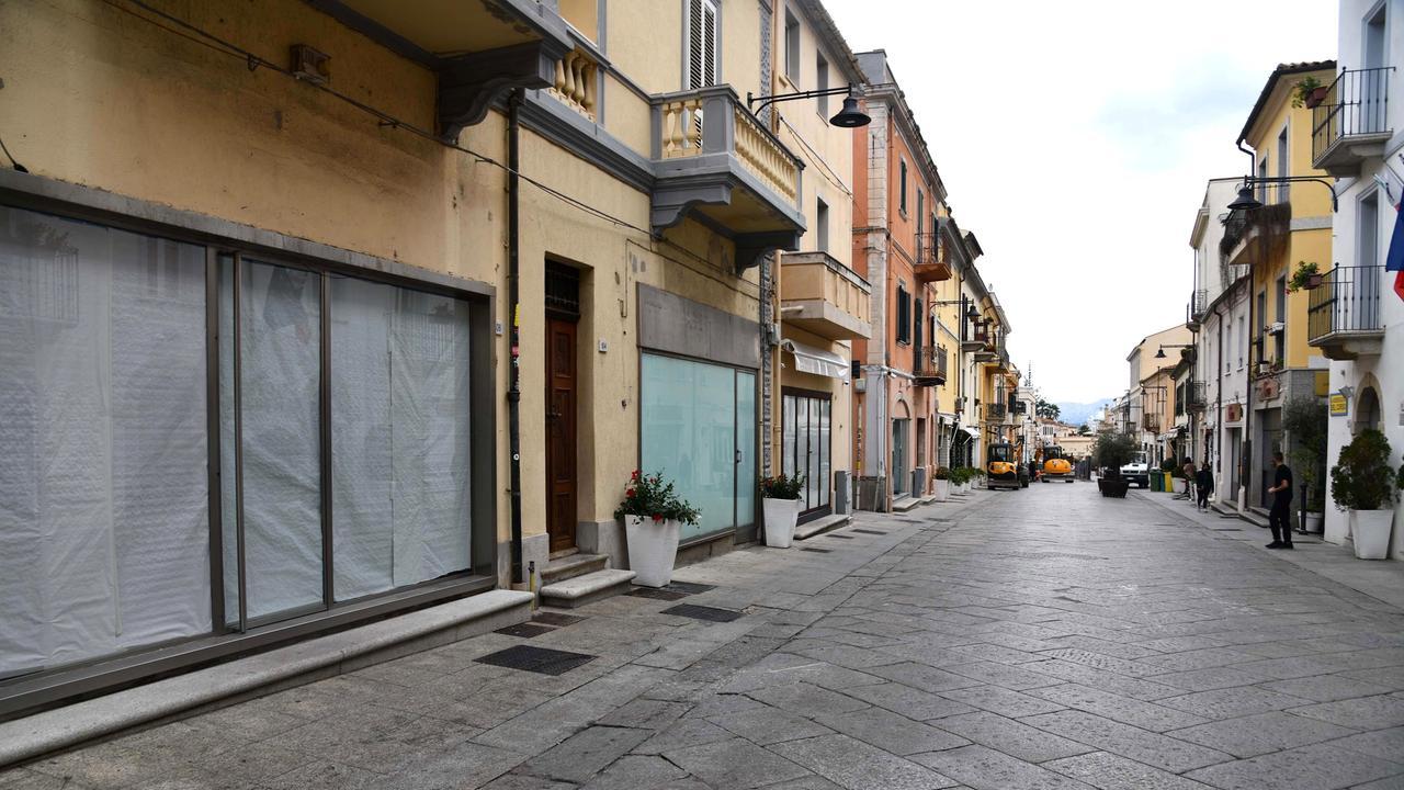 Choc a Olbia, uomo ucciso a coltellate in corso Umberto