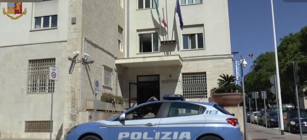 Corriere derubato mentre fa una consegna, un arresto