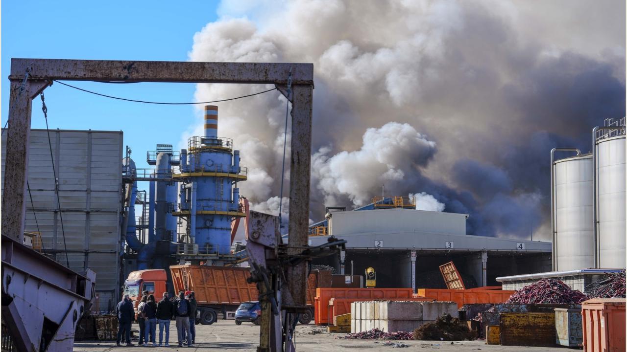 Pontedera, ma quindi cosa è bruciato davvero nell’incendio alla Ecoacciai?