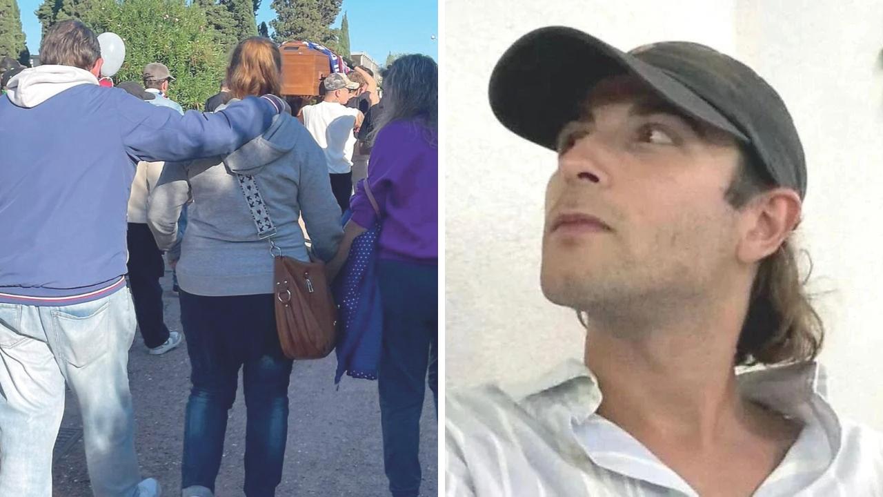 Mirko Arrigoni e i genitori al funerale 