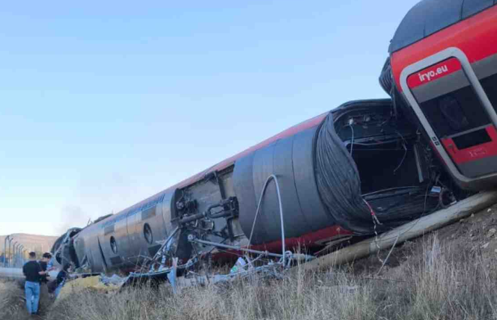 Scontro fra due treni in Spagna, il bilancio delle vittime è gravissimo – Che cosa sappiamo