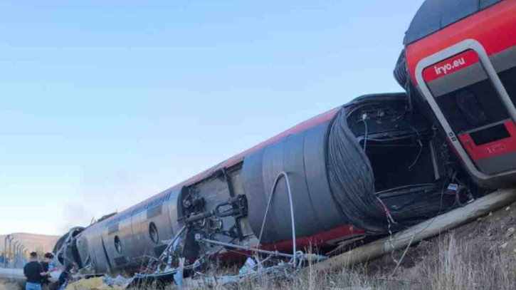 Scontro fra due treni in Spagna, il bilancio delle vittime è gravissimo – Che cosa sappiamo