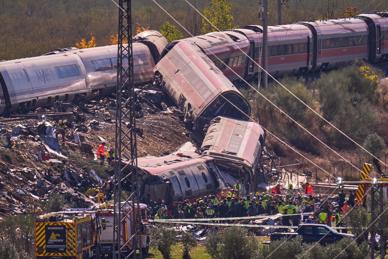 Disastro ferroviario sull’alta velocità Madrid-Siviglia: decine di morti – Cinque italiani erano a bordo
