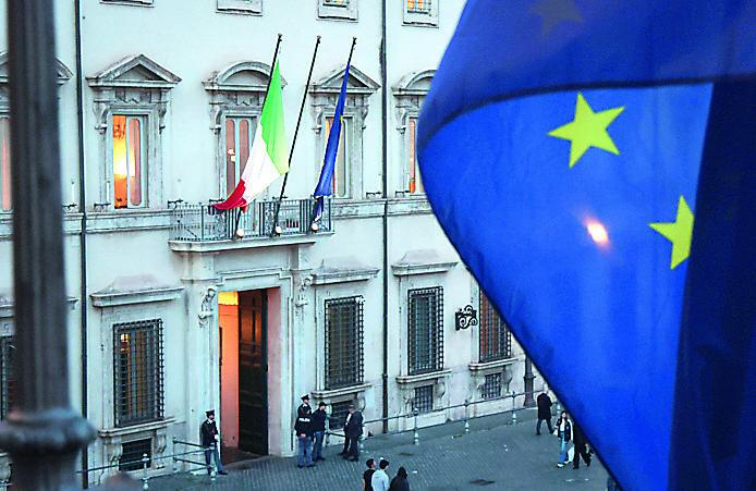 Manovra, via libera del governo: stop definitivo al bollo auto e regime forfettario a 100mila – Tutte le novità