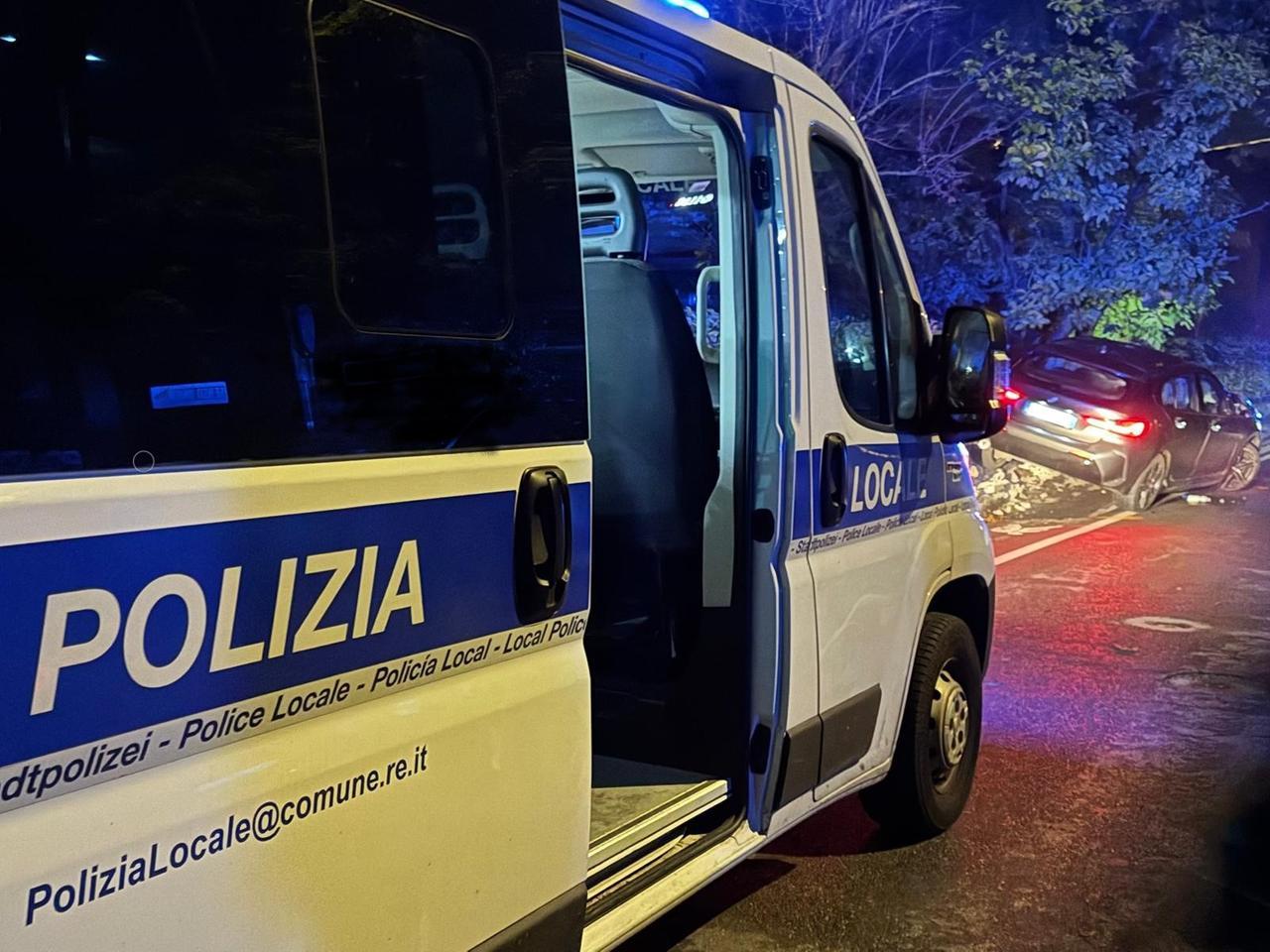 Reggio Emilia, sfreccia contromano con la Bmw e si schianta contro un muro. Ecco cosa è emerso dai controlli