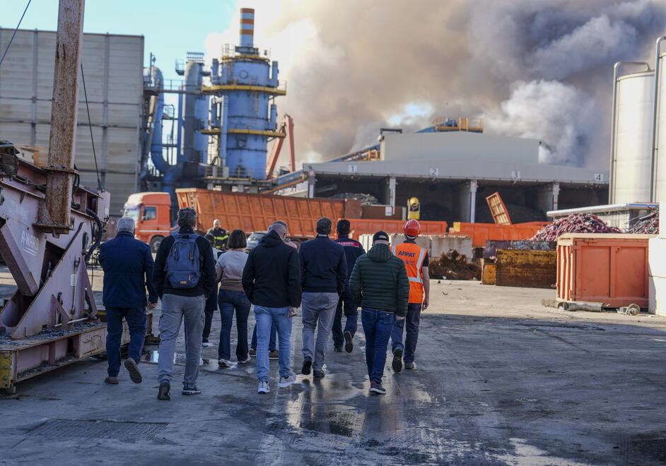 L’intervento di autorità competenti e forze dell’ordine alla Ecoacciai (Foto Stick)