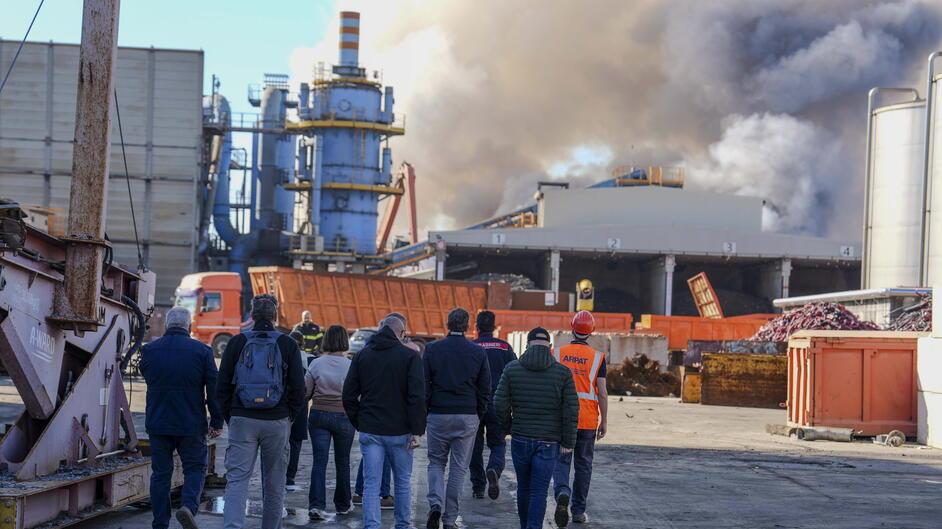 L’intervento di autorità competenti e forze dell’ordine alla Ecoacciai (Foto Stick)