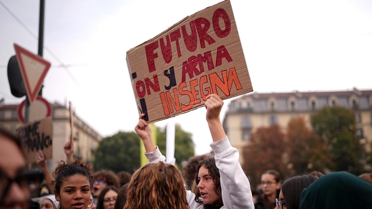 Una protesta degli studenti dei giorni scorsi (foto Lapresse)