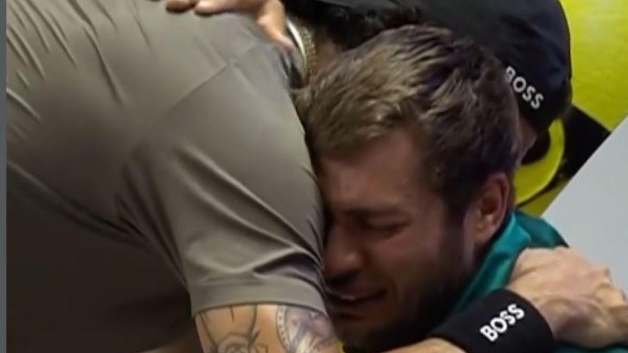 L'abbraccio fra i due tennisti