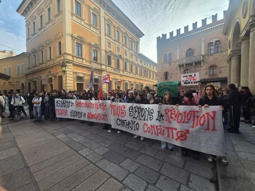 Studenti e lavoratori oggi in sciopero: il corteo dal Polo Makallé