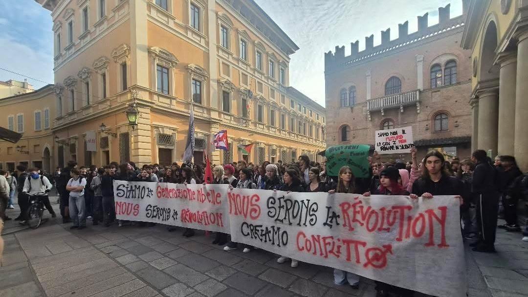 Studenti e lavoratori oggi in sciopero: il corteo dal Polo Makallé
