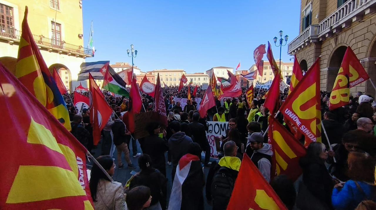 Sciopero venerdì 30 ottobre in Toscana, cortei e manifestazioni: il racconto live dalle città – Diretta