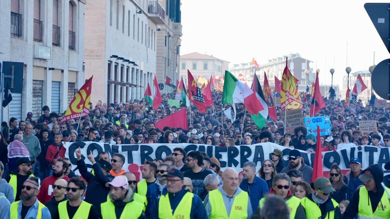 Corteo a Livorno (foto Stick)