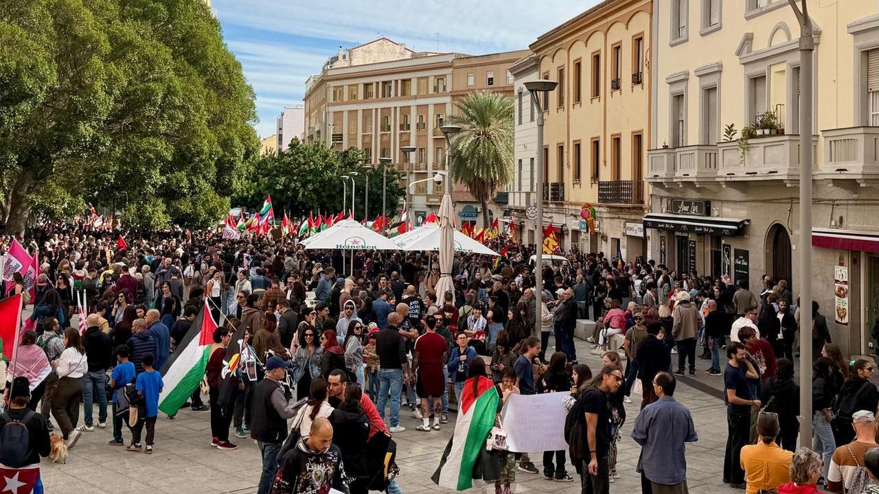 Il corteo dello sciopero generale a Cagliari - foto di Mario Rosas