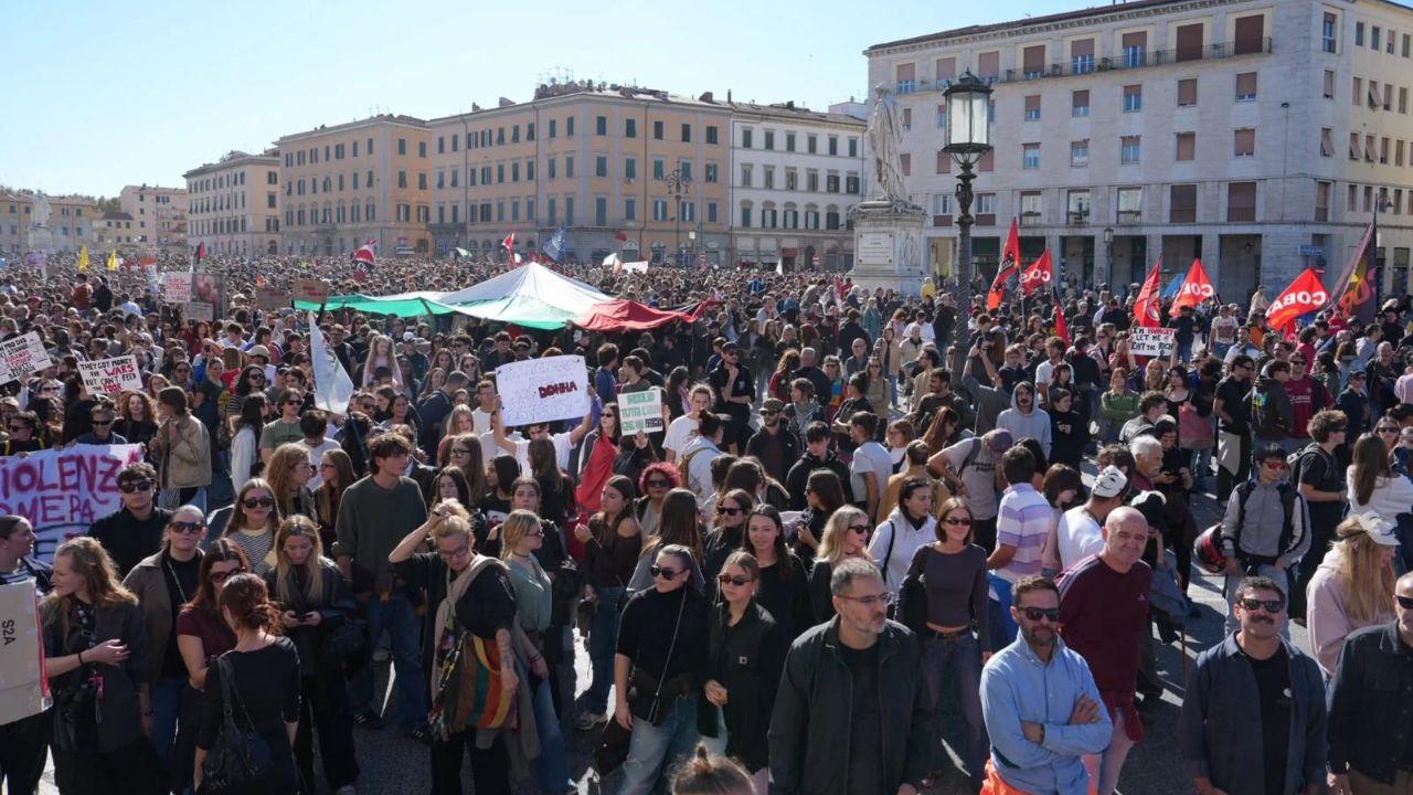 Sciopero generale, cortei in tutta la Toscana: in migliaia Livorno e c’è Francesca Albanese. A Pisa occupata La Sapienza – Il racconto live dalle città