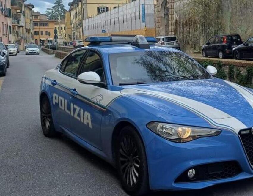 Lucca, cerca di entrare in un padiglione dei Comics senza biglietto: immigrato con precedenti viene espulso