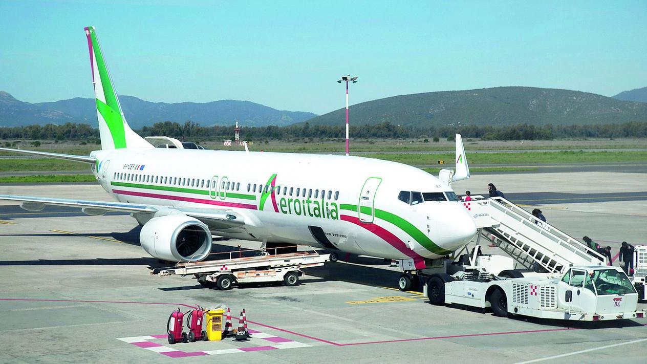 Voli, la Regione avverte Aeroitalia: nessun taglio autorizzato, gli impegni vanno rispettati