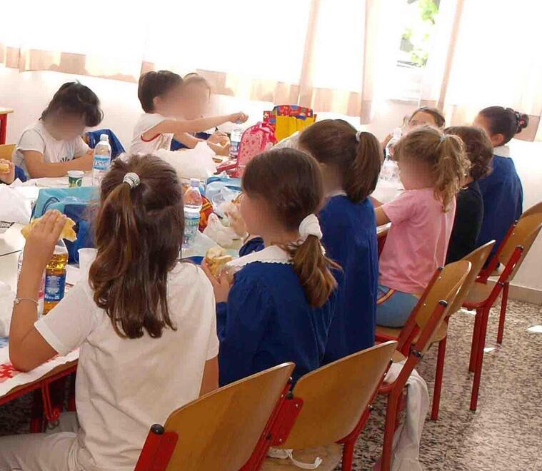 Livorno, muffa nei budini serviti a mensa: la segnalazione in due scuole<br>
