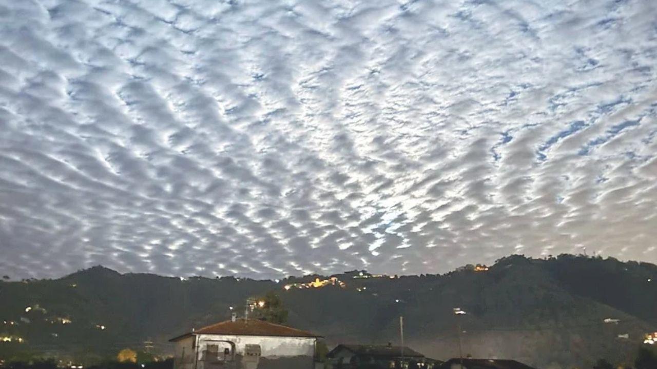 La foto postata dal meteorologo che ha scatenato il delirio complottista