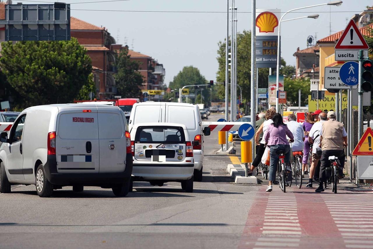 Ferrara, addio al passaggio a livello: il 6 novembre via Bologna si libera