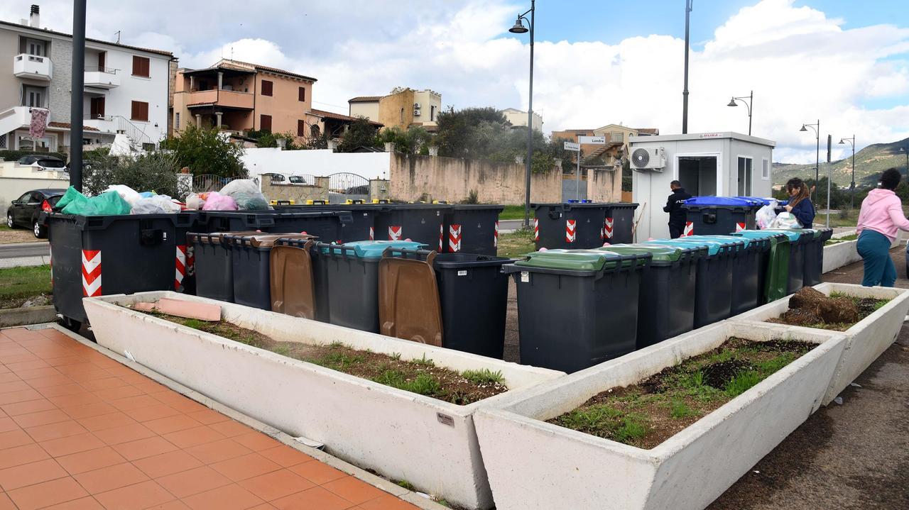 Rifiuti, a Olbia il nuovo calendario del porta a porta. Il Comune: «Ora più controlli nei b&b»