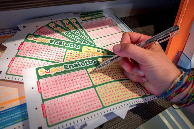 Una nuova estrazione di Lotto e Superenalotto: diventano cinque gli appuntamenti alla settimana