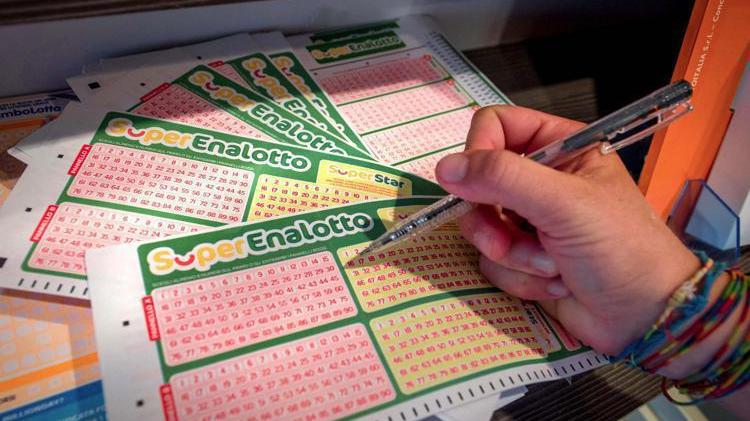 Una nuova estrazione di Lotto e Superenalotto: diventano cinque gli appuntamenti alla settimana
