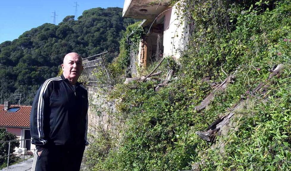 
	Antonio Guadagnucci davanti alla casa (foto Cuffaro)

