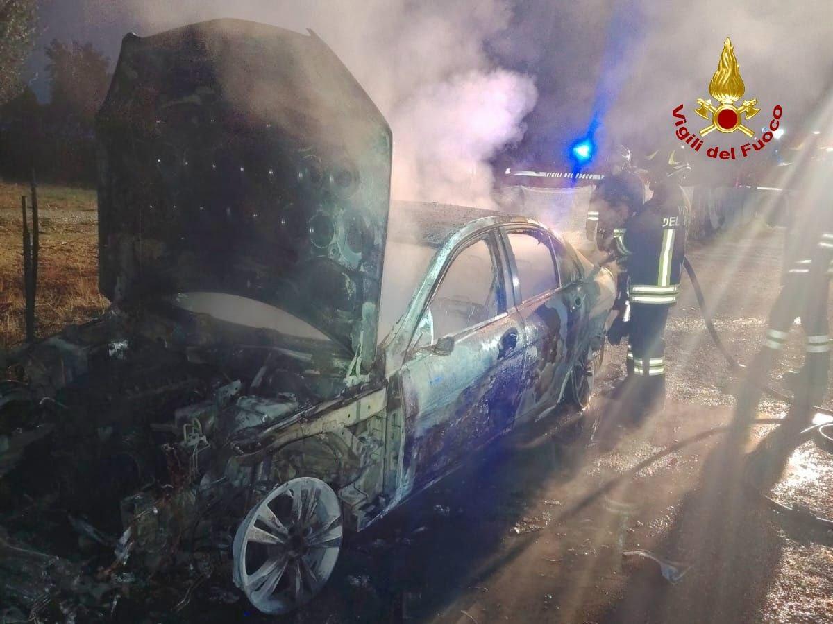 Castelfranco, auto in fiamme in via Galvano