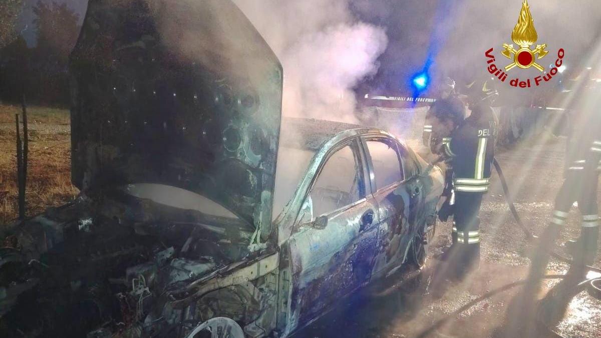 Castelfranco, auto in fiamme in via Galvano