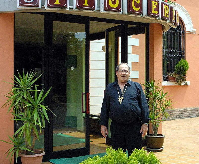 Tentano di rapinare ristoratore 