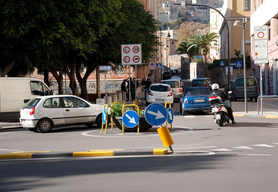 Furto in un bar del centro a Cagliari: bottino 5mila euro 