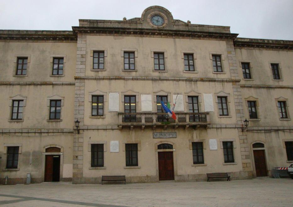 La giunta scarica l’assessore Luciano 