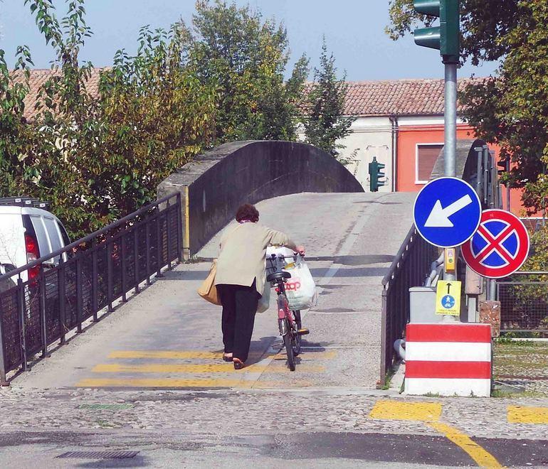 Tasse alte e strutture abbandonate 