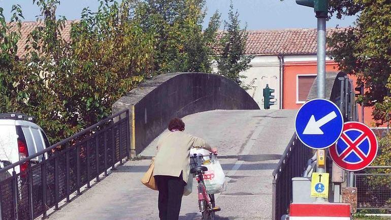 Tasse alte e strutture abbandonate