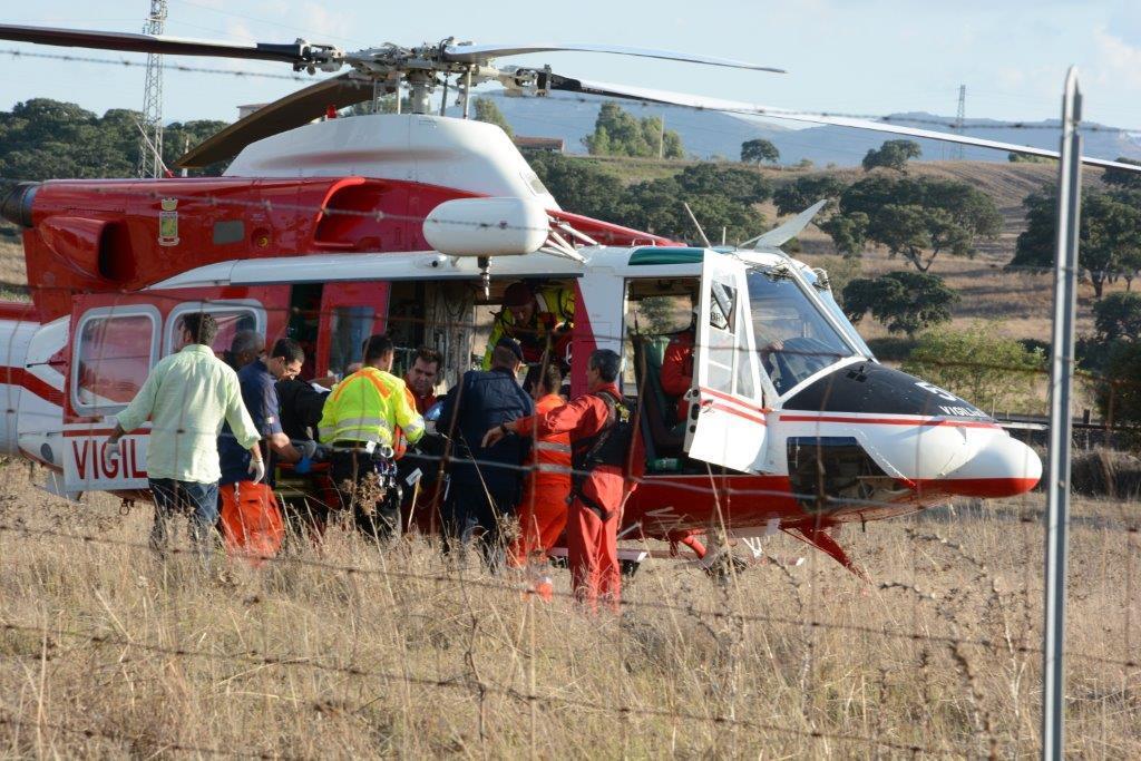 Bastonato e accoltellato per un terreno, fermate cinque persone