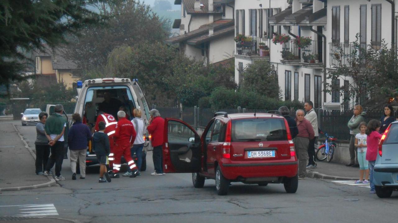 Ferito bimbo di 6 anni in bicicletta investito da un'auto